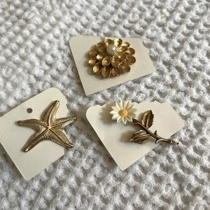Vintage small size pins/brooches